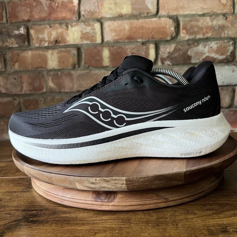 Saucony Ride 18 Mens 10.5 Black White Athletic Running Walking Shoes Sneakers
